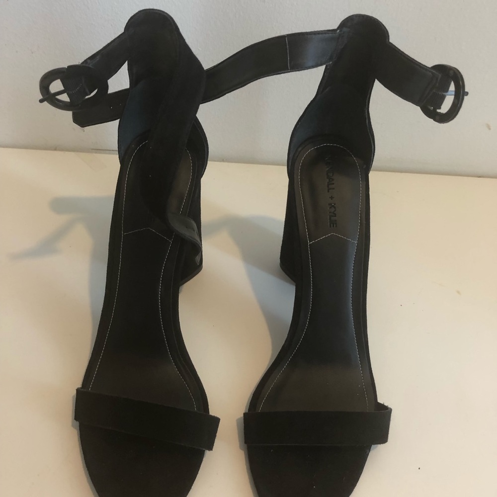 High heels - Picture 3 of 5